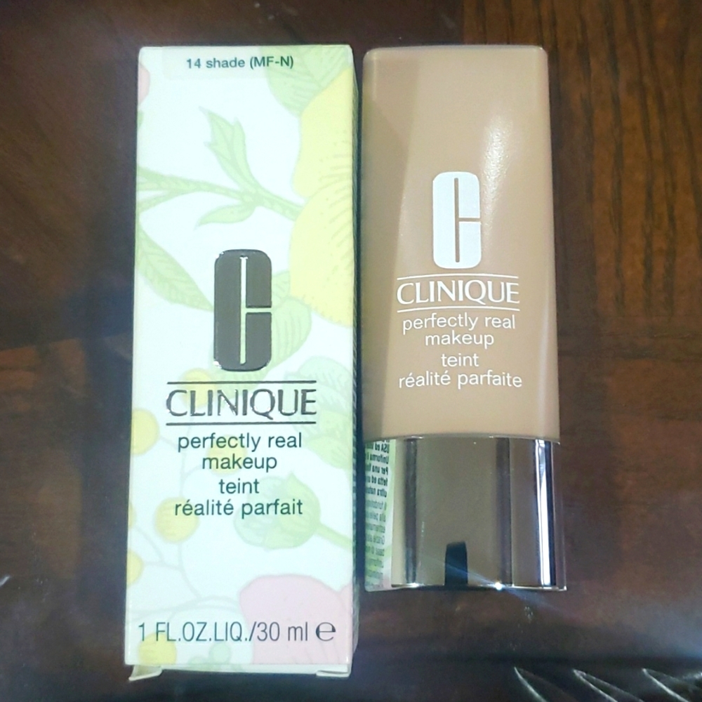 CLINIQUE Perfectly real makeup